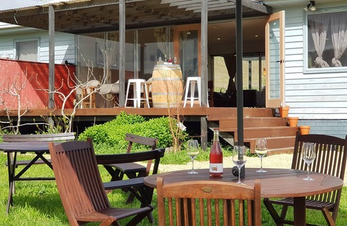 Tea Tree Cottage | Ese vineyard cottage, family friendly 30mins from Hobart CBD