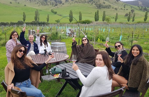 Tea Tree Cottage | Ese vineyard cottage, family friendly 30mins from Hobart CBD