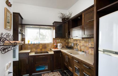 Haifa Apartment | Eshkol Housing Carmel Center: Forest retreat