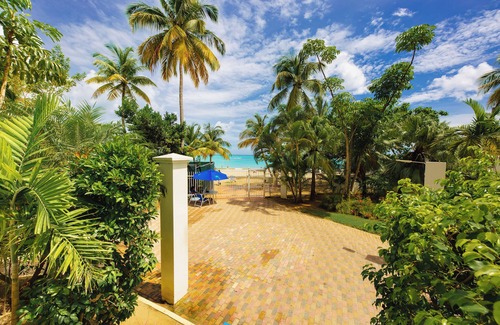 Isla Verde Apartment | ESJ Towers