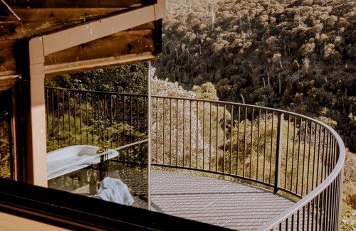 Blackstone Heights House | Esk Treehouse Cabin: Unique Home with River Views