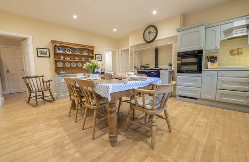 Alnwick Cottage | Eslington Lodge - single floor accommodation that sleeps 6 guests in 4 bedrooms