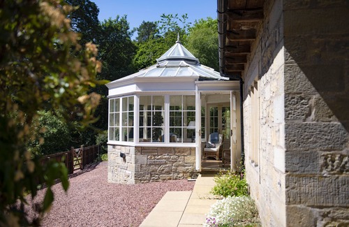 Alnwick Cottage | Eslington Lodge - single floor accommodation that sleeps 6 guests in 4 bedrooms