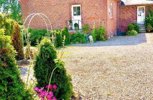 Vaerlose Bed & Breakfast | Esmaralda's Bed & Breakfast