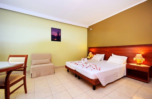 Petaloudes Hotel | Esmeralda Hotel