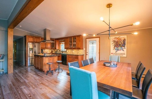 New Paltz House | Esopus Escape: Pool, Hot Tub & Media Room
