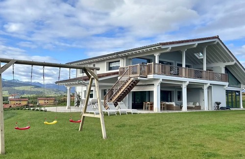 San Vicente de la Barquera House | Espectacular Casa en un Alto con Vistas al Cantábrico y Picos de Europa