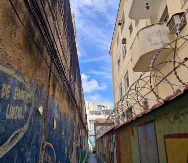 Maracana House | Espaço Sideral - Quartos com ar-condicionado, 5min Estádio Maracanã, 8min UERJ, shopping, 12min metrô, wi-fi 300mbp, ampla área comum com cozinha - prático e confortável