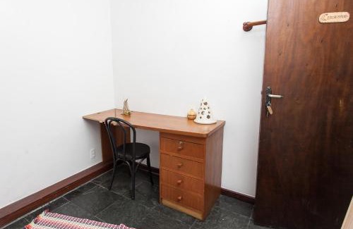 Maracana House | Espaço Sideral - Quartos com ar-condicionado, 5min Estádio Maracanã, 8min UERJ, shopping, 12min metrô, wi-fi 300mbp, ampla área comum com cozinha - prático e confortável