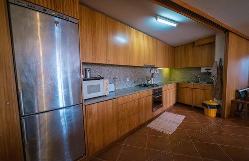 Bouro House | Espaçosa Casa de Montanha no Gerês