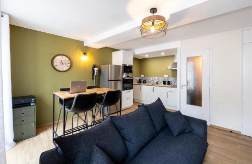 Laval Apartment | Espace, confort, calme et design en plein centre !