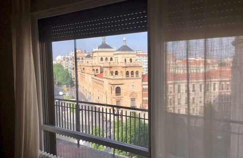 Valladolid City Centre Apartment | Espacios Blanco Santiago: 180m2, city center, parking included!