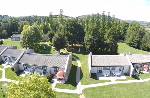 Espalion Apartment | Espalion, accommodation 7 people 2 bedrooms, heated pool, ideal for families