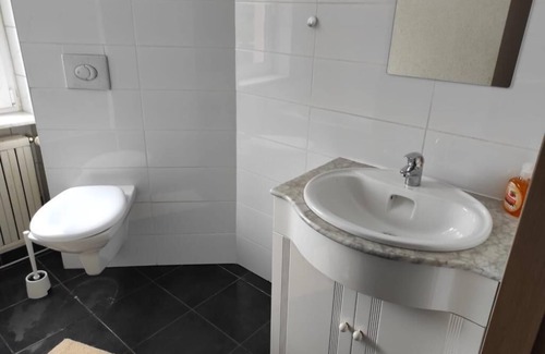 Zeitz Apartment | Especially for families or workers, balcony & Garden