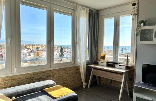Guadalmar Apartment | Espectacular apartamento junto al mar, con piscina en Málaga