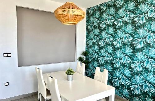 Guadalmar Apartment | Espectacular apartamento junto al mar, con piscina en Málaga