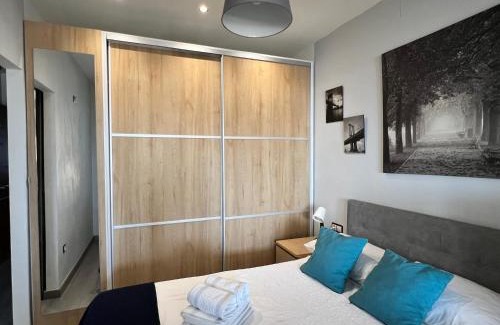 Guadalmar Apartment | Espectacular apartamento junto al mar, con piscina en Málaga