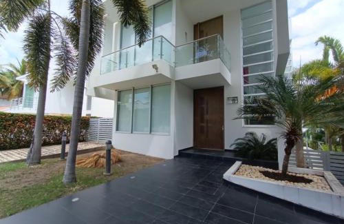 Melgar Villa | ESPECTACULAR CASA QUINTA EN MELGAR con PISCINA PRIVADA