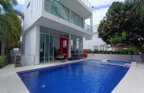 Melgar Villa | ESPECTACULAR CASA QUINTA EN MELGAR con PISCINA PRIVADA