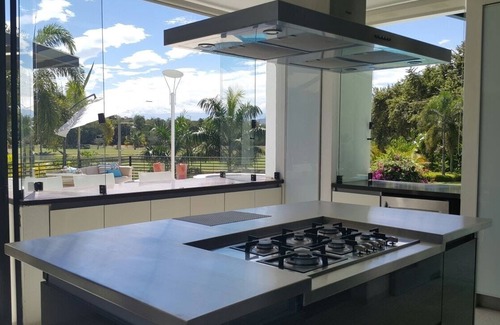 Girardot House | Espectacular Casa con Vista