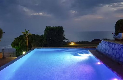 Cabo Roche Ski Chalet | Espectacular Chalet en Primera Línea de mar en Roche