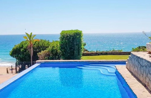 Cabo Roche Ski Chalet | Espectacular Chalet en Primera Línea de mar en Roche