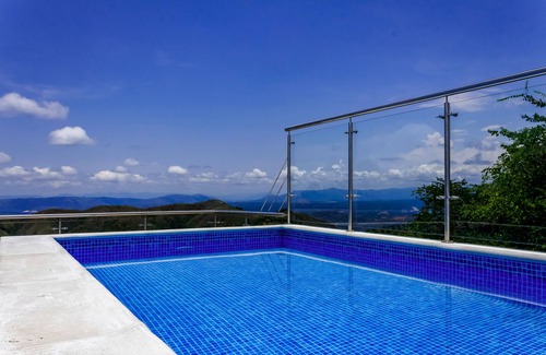 Carmen de Apicala Cabin | Espectacular Casa Campestre con Reserva Natural! 12 Personas 100% Equipada
