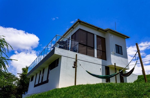 Carmen de Apicala Cabin | Espectacular Casa Campestre con Reserva Natural! 12 Personas 100% Equipada