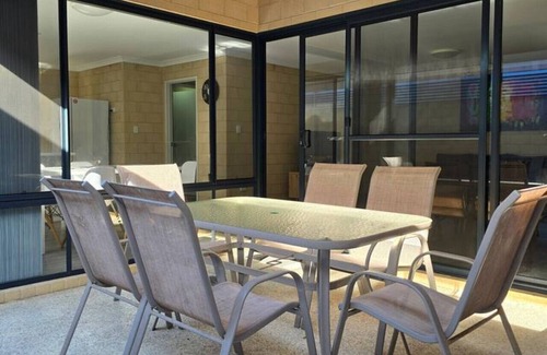 Esperance House | Esperance Sea Stays units