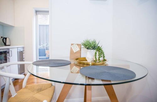 Ashfield Apartment | Esperanza Gardens A Stylish Victorian Studio