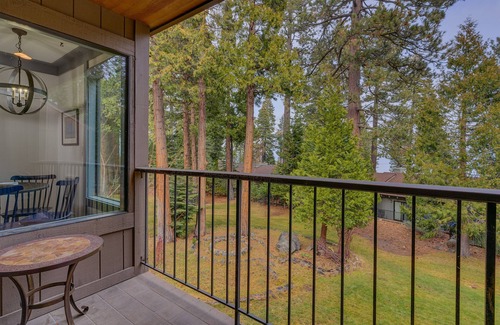 Tahoma Condo | Esperanzas Lakeside Retreat: 3 BR, 2 BA Condominium in Tahoma, Sleeps 6