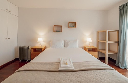 Espinho Apartment | Espinho Modern 3 Bedroom Apartment by Vacationy