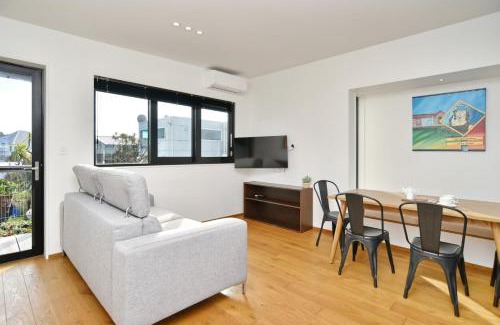 Sumner House | Esplanade Beach House - Christchurch Holiday Homes