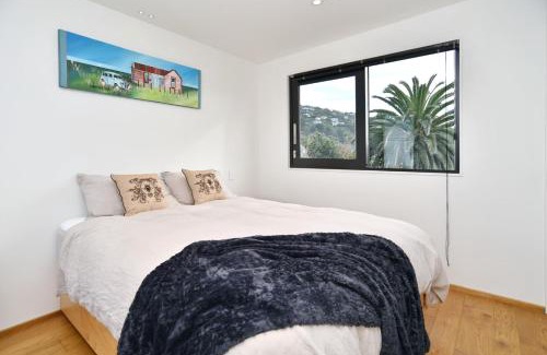 Sumner House | Esplanade Beach House - Christchurch Holiday Homes