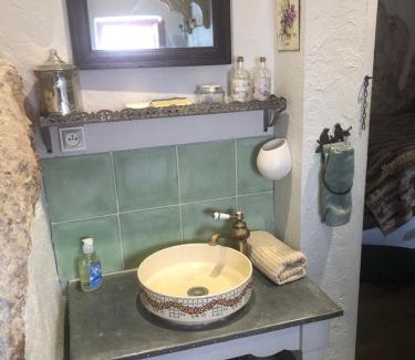 Saint-Jeannet Apartment | esprit brocante gîte classé saint jeannet