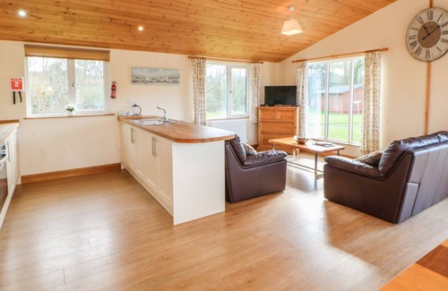Kiplin House | ESSEX LODGE, pet friendly, with hot tub in Kiplin