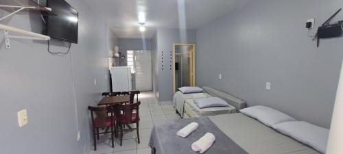 Castelo Branco Apartment | Estúdios Individual na Meia Praia ar, wifi, vaga, cozinha, tv smart - 6 x no cartão sem juros