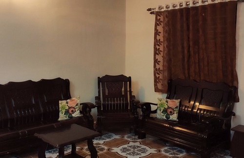 Kalapettai Bed & Breakfast | ♛ Estancia Tranquila: 1 BR/1 WR+Bath Tub ♛