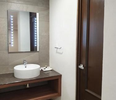 Las Americas Hotel | Estanza Hotel & Suites