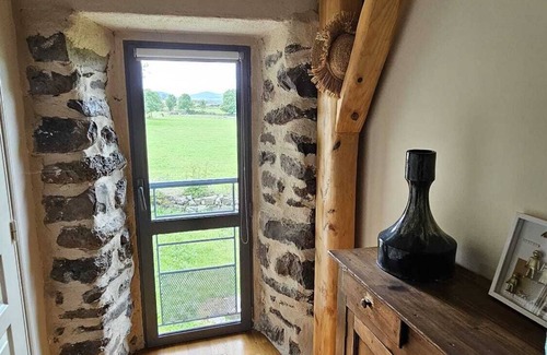 Saint-Martin-de-Fugeres House | Estaou de bas country house