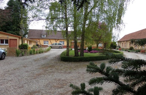 Avesnes-en-Val Cottage | Estate close to the sea, mini-farm, games