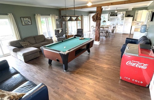 Duntroon House | Estate farm property with incredible views of Georgian. Close to Blue Mountain