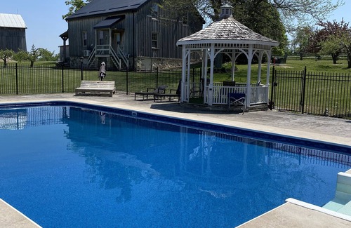 Duntroon House | Estate farm property with incredible views of Georgian. Close to Blue Mountain