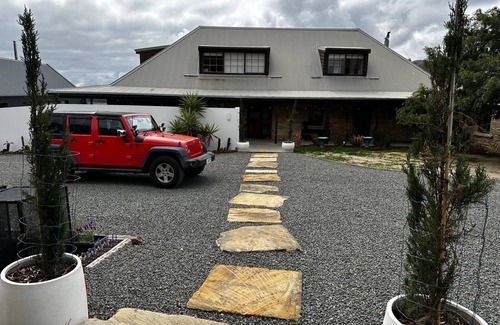 Buckland House | Estate Getaway – spacious & luxe, breathtaking view, with awesome social spaces.