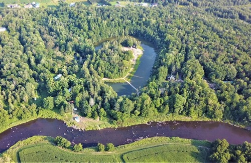 Saint-Samuel House | Estate In Private forest Center Quévbec