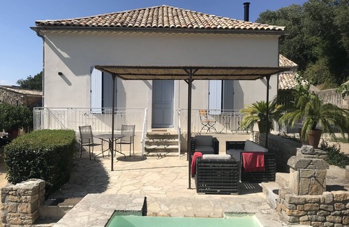 Tresques Apartment | estate near Uzès in the heart of nature