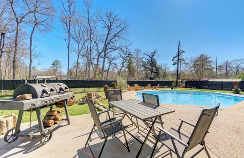 Humble House | Estate Oasis with Nature! Big home with pool near IAH Sleeps 20 ⭐️Events Allowed