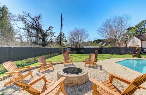 Humble House | Estate Oasis with Nature! Big home with pool near IAH Sleeps 20 ⭐️Events Allowed