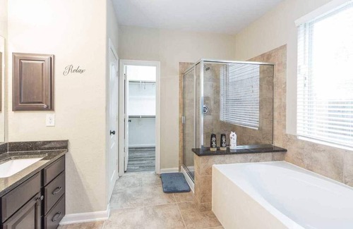 Katy House | Estate on Tea Tree Dr
