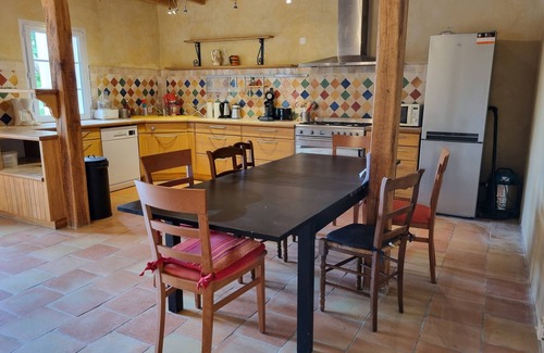 Astaffort Cottage | Estate, pretty farmhouse 220m2, 15pers, swimming pool, wood and private fishing